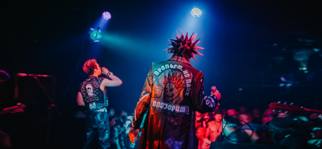 Панк-концерт и электронная музыка под одной крышей: в Минске прошел фестиваль Rock’n’Rave